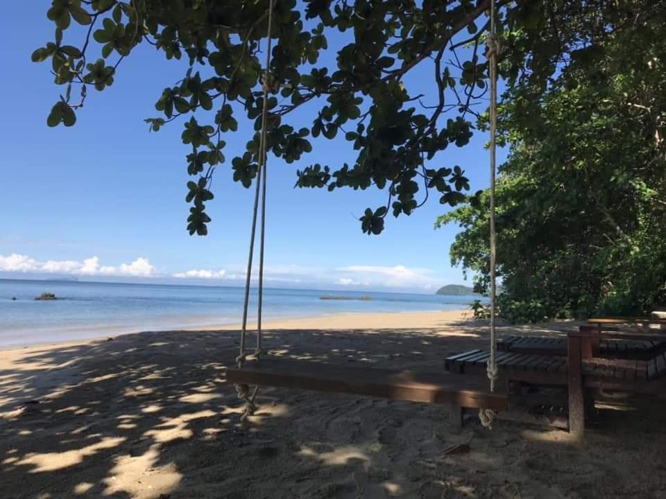 Kohjum Seafront Resort Koh Jum Exterior photo