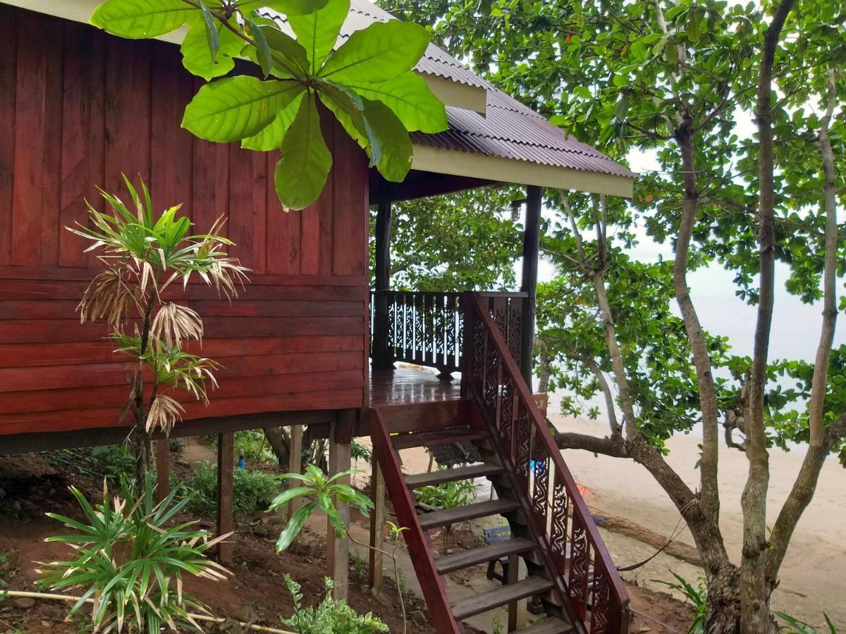 Kohjum Seafront Resort Koh Jum Exterior photo