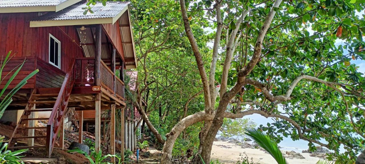 Kohjum Seafront Resort Koh Jum Exterior photo