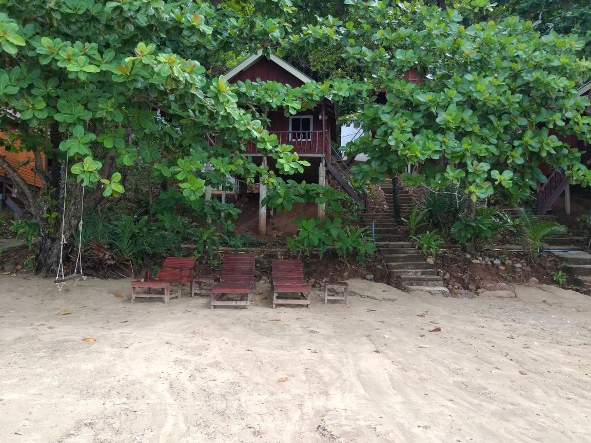 Kohjum Seafront Resort Koh Jum Exterior photo