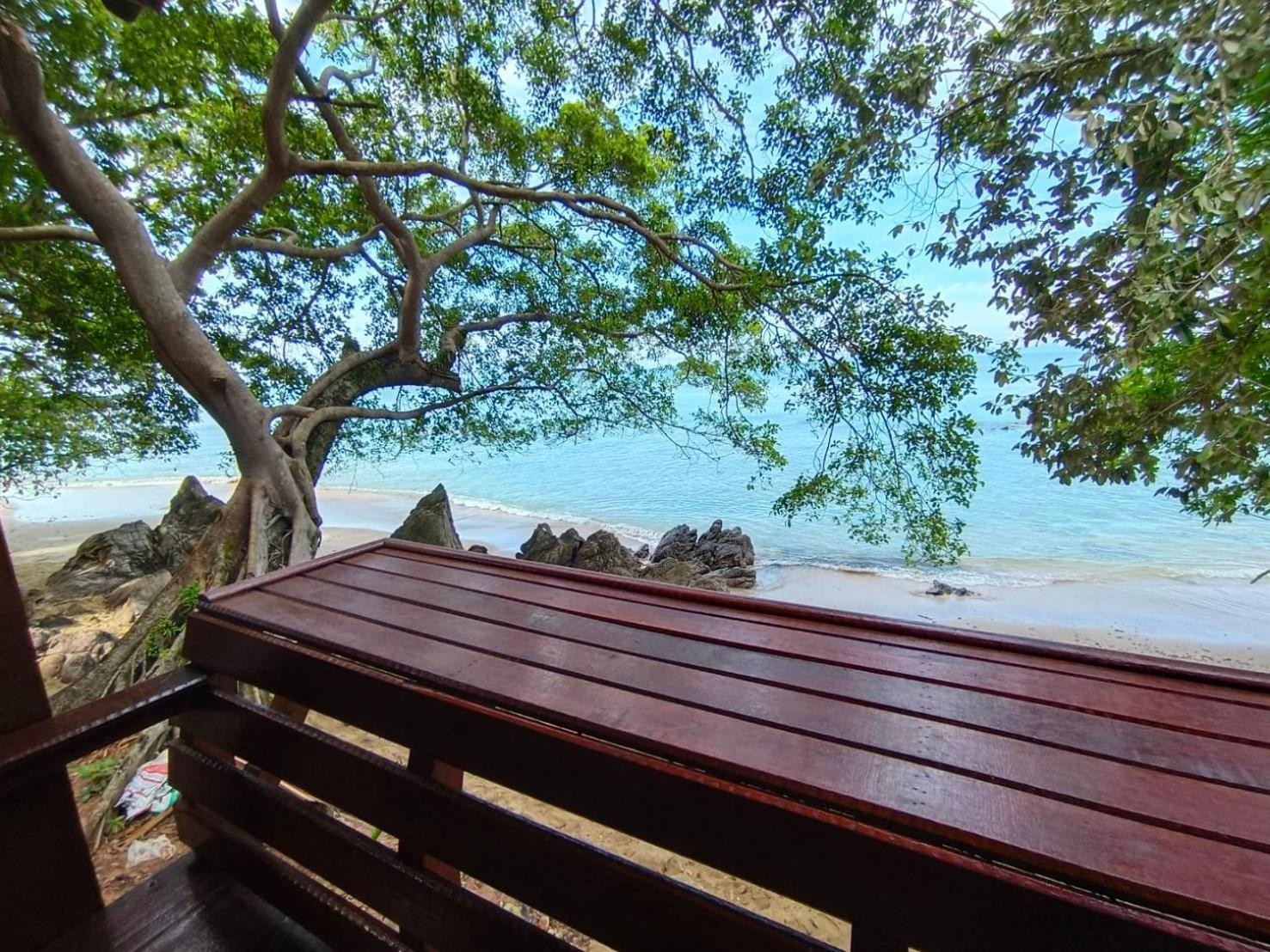 Kohjum Seafront Resort Koh Jum Exterior photo